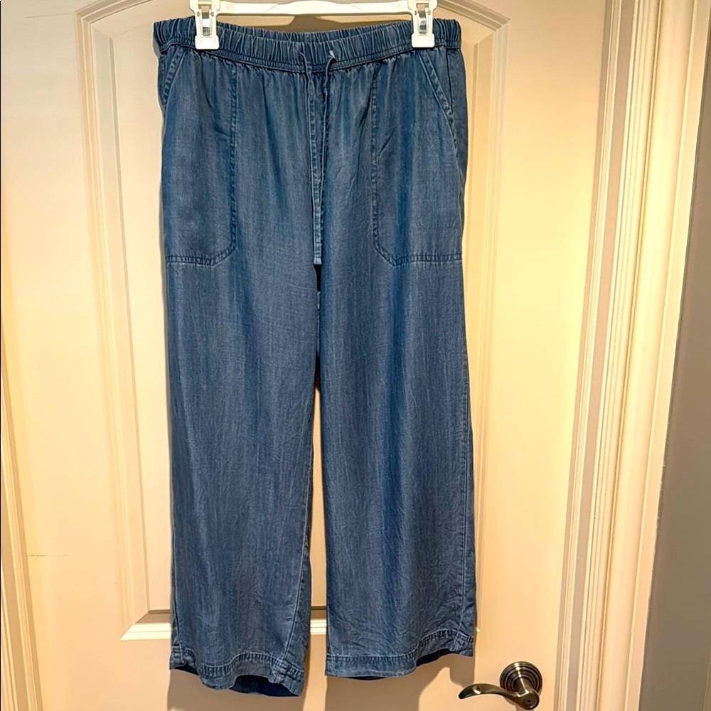 Chambray Capris